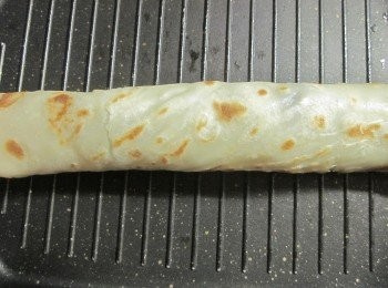 step5: 將餅皮捲起切塊即可盛盤