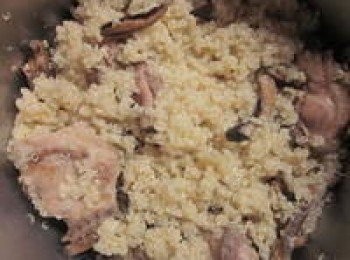 step6: 將麻油雞飯倒回鍋中,電鍋蒸5~10分鐘即可.