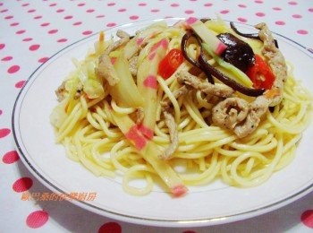 step7: 簡單料理ˊ快速上桌的家常什錦炒麵就完成囉。