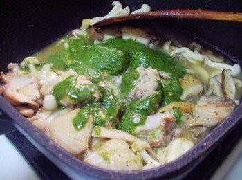 step6: 完成前加入2~3大匙<span class="group_2">青醬</span>熄火拌勻即可