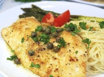 step9: 盤中放上烤蘆筍、義大利麵及<a href="https://bit.ly/2ZxapeY" target="_blank" data-keyword="雞排" class="guide-link"><strong>雞排</strong></a> <span style="display:inline-block;vertical-align:middle;margin-top:-3px;color:initial;border-radius:3px;padding:2px 3px;font-size:12px;line-height:14px;background:#87d300;color:#fff;">即買</span> ，淋上適量醬汁，撒上少許現磨檸檬皮屑及巴西利屑即可