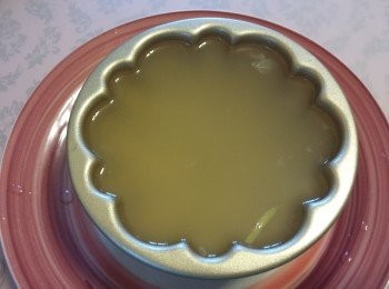 step7: 將檸檬薏米放入器皿內。