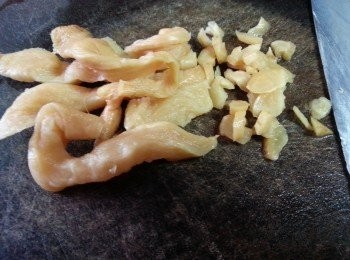 step2: 菜甫洗淨後,切粒後浸水10分鍾,瀝乾水份後待用