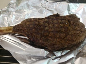 step8: 焗好後用錫紙焗10分鐘。(可防切牛扒血水滲出。)