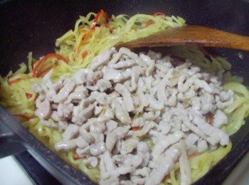 step5: 接著將肉絲再次回鍋