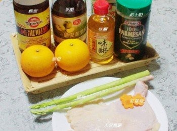 step1: 先準備好所需<span class="group_2">材料</span>ˊ紅蘿蔔壓小花ˊ蘆筍去除粗纖維備用