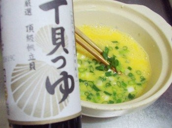 step3: 接著再加入淬釀日式和風醬油露干貝口味1茶匙ˊ味霖1茶匙ˊ拌勻ˊ (除了取代平時<span class="group_2">調味</span>ˊ顏色也會更漂亮喔)