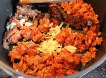 step4: 加入菠菜末拌炒均勻