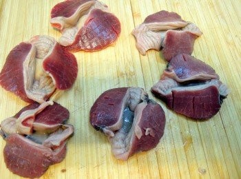 step2: 雞胗劃刀。