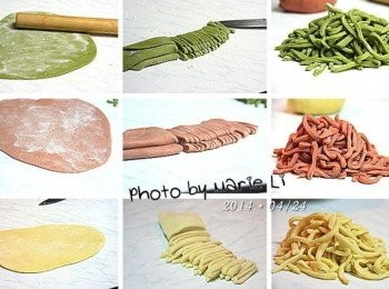 step10: 手擀的麵條超有成就感 先將麵糰分成自己方便處理的大小 可三等份或四等份分割處理 然後將分割出來的小麵糰往四邊按壓成片狀 再用擀麵棍擀成更大片狀 有較厚的地方就將它往較薄的地方擀 灑上足夠的手粉在麵皮上 將麵皮摺疊起來切成同樣寬度的麵條 如果覺得切割起來的麵條還是厚度不一 我會一條條用手指頭再順過一回 也就是一手輕壓著麵條一端，一手將麵條往前拉到底 只要手粉放得量有足夠就能輕鬆做出漂亮的麵條喔！