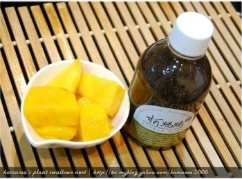 step1: 事先準備黑木耳養生露與芒果這二項料理<span class="group_1">食材</span>。