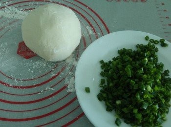 step1: 先用麵包機搓<span class="group_1">粉團</span>半小時。