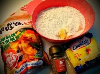 step1: 先將奶油.低粉.糖.塩過篩混合