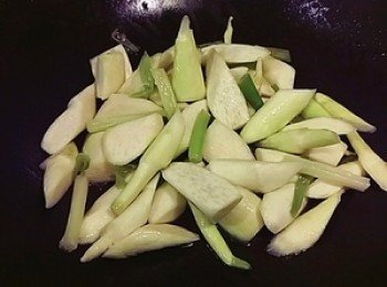 step4: 湯汁略為收乾即可調味