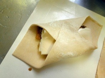 step6: 將酥皮對折，