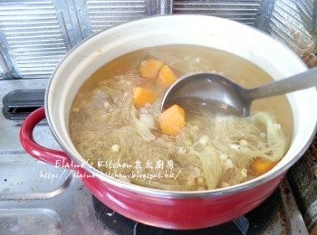 step11: 粟米鬚水煲45分鐘後加入糖冬瓜拌勻 , 轉用中火煲至糖冬瓜溶掉