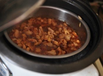 step9: 然後移至電鍋以外鍋約1.5量杯水燉煮