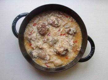 step5: 倒入米酒及枸杞和海鹽,拌炒至酒精揮發。