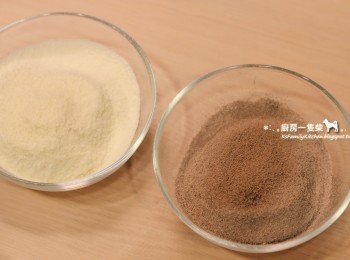 step2: 將材料(A)、(B)的粉類分別過篩混合，備用。