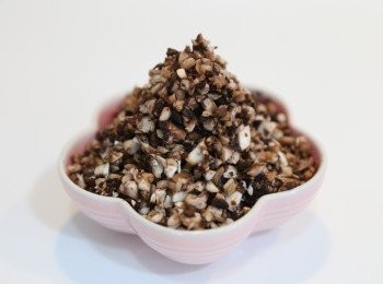 step1: 啡磨菇切粒