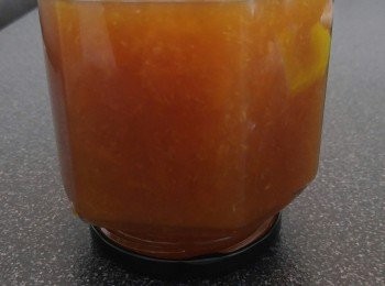 step10: 整好的果醬可襯熱入樽蓋蓋, 然後倒轉令到果醬達到真空效果。(這個做法由網上提供, 但最好確定蓋質地, 是否接受到高温, 否則可免用這個方法。)