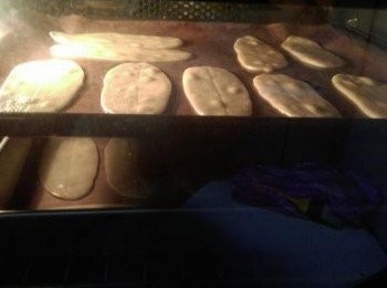 step13: 預熱170度烤温:放上下層一起烤,上下火160度烤7-8分,上下掉換後續烤共約20分鐘,不過還是視自己烤箱為主喲, 如只烤一盤上下火170度烤20分放中層