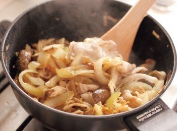 step11: 維持大火，水分2次加入，煮滾。