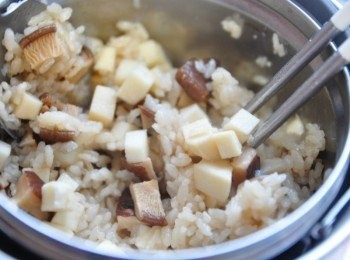 step4: 開蓋後將所有<span class="group_1">食材</span>均勻攪拌