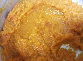 step1: 將南瓜去皮蒸熟搗成泥狀