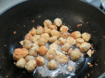 step7: 油溫約170度.下鍋炸5.7分鐘