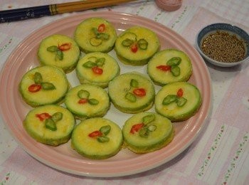 step6: 將所有芝麻醬汁材料調勻，做為沾料。喜歡吃辣的可加入辣椒粉。