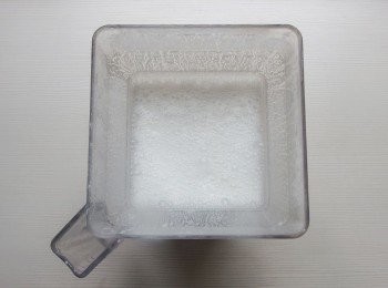 step2: 將浸泡過的在來米瀝乾，打成米漿。