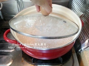 step4: 蓋上蓋轉慢火煲1小時 (期間要留意小心滾瀉)