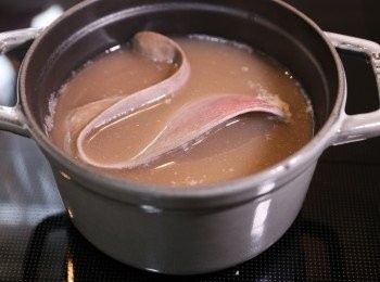 step1: 豬橫脷先切去中間一條白色管及汆水