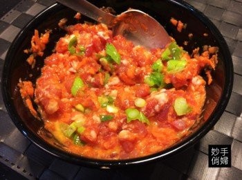 step4: 把製作好的肉餡塞入放涼的苦瓜環裡面,上面跟下面都需要塞入肉餡並且扎實,