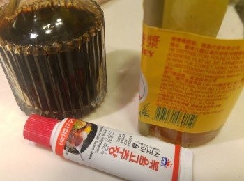 step2: 將<span class="group_3">蜜糖醬</span>材料混合攪混備用。