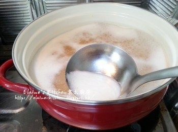 step3: 用中火煮滾後去掉面上泡泡