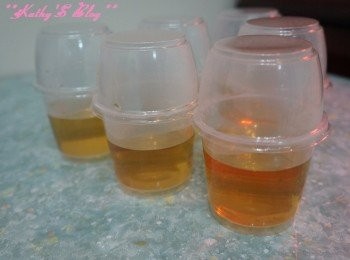step5: 放涼後就可以倒進透明小杯，唔需要太滿，大約2/3就可以了，可以放入雪櫃凝固，普通格就可以啦~