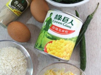 step1: 所有的材料們，這次選用的是C規格中之 粒粒飽滿、清脆口感、專業切割、色澤鮮黃的綠巨人玉米粒。