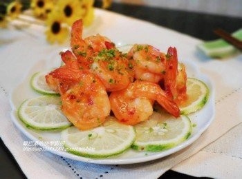 step9: 酸酸甜甜帶點微辣ˊ搭配上蝦肉Q彈鮮甜的口感ˊ 超開胃的ˊ喜歡的趕緊試試喔。