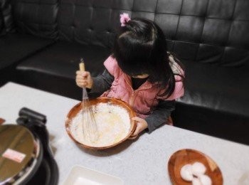 step5: 加入鬆餅粉拌勻成麵糊