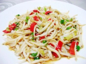 step5: 簡單美味家常菜就完成囉~~ 辣椒去籽ˊ純粹增色ˊ這樣小朋友也可以吃ˊ 喜歡有辣味的自己再酌量變化增加ˊ 配料一定要依序爆香ˊ口感層次才會棒哦~~