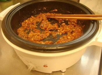 step5: 拌炒均勻ˊ引出香氣 (豆辦醬一定要經過炒才能引出其特殊香味ˊ否則只會覺得死鹹ˊ無法有豆辦醬真正的效果)