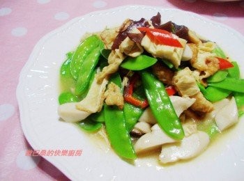 step4: <span class="group_1">材料</span>事先清洗乾淨ˊ處理好ˊ 是一道不用5分鐘就能端上桌的快炒菜ˊ 帶有豆包自然的香氣ˊ和豐富的口感ˊ 喜歡的再嘗試做做看哦~