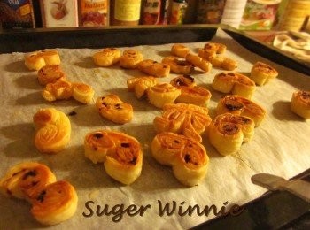 step6: 只開下火以180度烤15-20分,呈金黃色再翻面續烤15-20分即可出爐