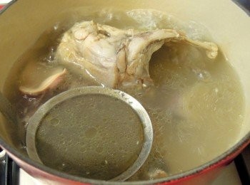 step4: 撈除浮泡及浮油。