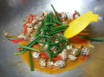 step8: 煮好後放入蔥段兜勻即可