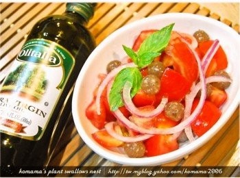 step5: 如果想要在口味與香氣上多些變化，還可以再添加些許九層塔或香草葉來提味。