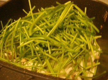 step4: 然後再放入水蓮拌炒均勻