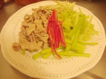 step1: 先準備好所需<span class="group_1">材料</span>ˊ並清細洗切成適當大小